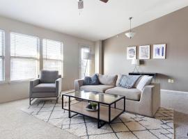 Tulsa में, होटल Landing Stunning 2BD Courtyard Pool
