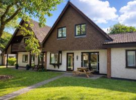 Luxury Modern Costal Escape & Pool, hotel a Hayle