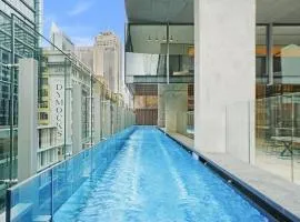 Iconic Lvl 32 CBD Gem - Stroll to QVB & Opera House
