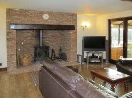 Maytree Cottage, Hotel in Yaxham