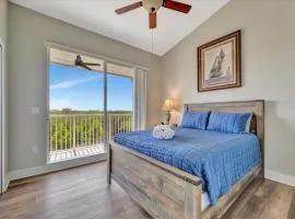 Mangrove View 2BR - Pool Hot Tub & Gym Access