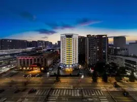 Hotel Chengdu Yueming, 2 Minuten zu Fuß zur U-Bahn, nahe der Kuanzhai Alley und dem Jinsha-Stättenmuseum, freundlich für internationale Reisende, kostenlose Selbstbedienungswäsche & Kaffee, kostenlose Chengdu-Snacks & chinesischer Tee, kostenloses Hochges