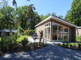 Stylish Hoenderloo Family Bungalow: Hoenderloo şehrinde bir otel
