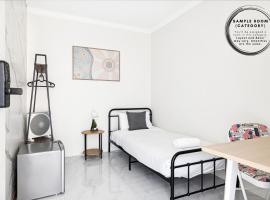 Convenient Single Stay in Heart of Cabramatta - Shared Bathroom and Kitchen, khách sạn ở Cabramatta