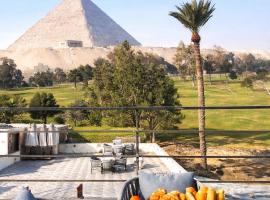 Glow Pyramids View Hotel, hotell i Kairo