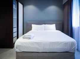 Top Floor Studio Non-Resort Unit Tambuli Tower D, hotel i Maribago