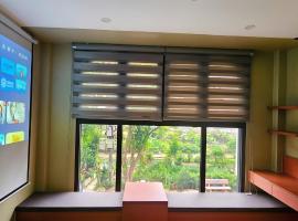 PD Studio Long Biên Apartment: Hanoi şehrinde bir otel