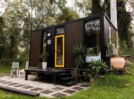 Tranquility Ranch by Tiny Away, hotel di Wolfdene