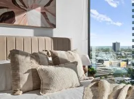 Gorgeous Melbourne Views - Stunning 2BR Southbank!