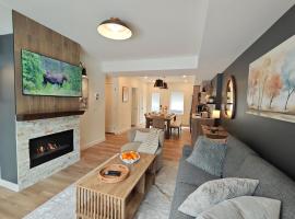 New Luxury MountainView Downtown2B2B RooftopHottub, hotel en Canmore