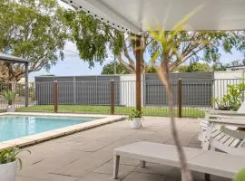 Pet Friendly Beachside Hideaway - Lazy on Lowry