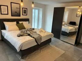Moselquartier "Reben Apartment" bis 4 Personen moderne Küche` Boxspringbett` Terrasse