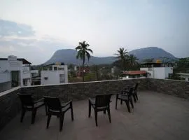 The Rosewood - Falcon Stays at Nandi Hills