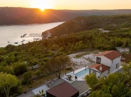 Vila Laguna Blu by Villas Guide, Hotel in Trget