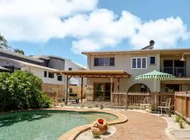 Fingal Head Lakehouse - Peaceful Waterfront Escape