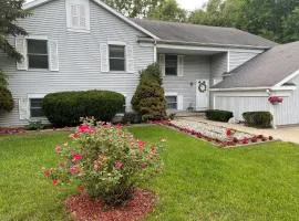 3 bedrooms, 2 bath, 4 beds Townhouse