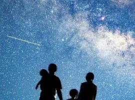 ぽつんと一軒家 満点の星空と鳥の大合唱で目が覚める山頂の大絶景 天夢森