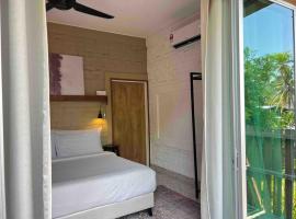 TRV Cozy Couple Retreat Open Dip Pool 5 Min Walk to Beach, hotel din Huma