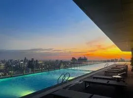 Riva Phnom Penh by Sak