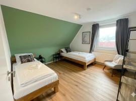 Großes Apartment,Ferienwohnung Mut 90 qm2, großer Aufenthaltsbereich für Firmen, Gruppen, Familien, Nahe Ulm, 3 Schlafzimmer, WLAN,Hotel-TV,Einzelbetten,Garten,ruhige Lage,Bettwäsche,Handtücher inklusive,Self Check-in,Nahe BWK,Uni,Legoland, hotel v mestu Blaustein