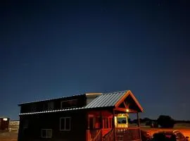 036 Tiny Home nr Grand Canyon South Rim Sleeps 8 - Full Kitchen