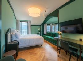 Casa Du Lac, by R Collection Hotels, хотел в Варена