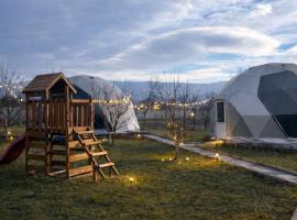 Sun Garden Glamping Domes, hotel a Călimăneşti