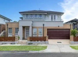 Boutique Townhouse near The Glen by Live Local