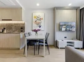 Brand new 1BR Ozone Condo, Panoramic Windows # 8557