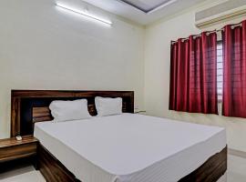 Super HOTEL O MIDWAY TREAT DHAR, hotel em Dhār