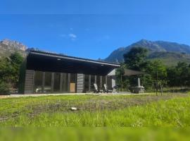 Tranquility - Cabin nestled in the mountains, Hotel in Worcester