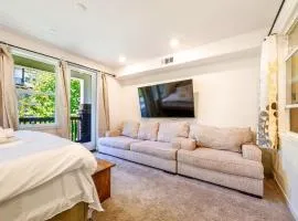 47242 Spacious 3BR Home 2 Kings AC Free Parking