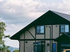 Furano Cozy Whole House for 6 - Near lavender farm and Ski Resort - free parking, hotel i Nakafurano