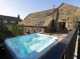 Cosy Farm Cottage with Hot Tub & Countryside Views