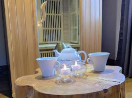 Suite cocoon - cuisine - sauna privé - piscine, Hotel in Monthion