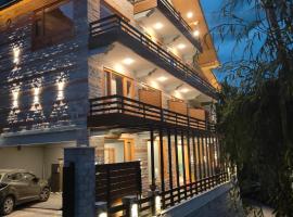 Private Villa Alpine Escape 6BHK, khách sạn ở Manāli