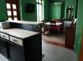 Gîte Chez Claudette, hotel a Briord