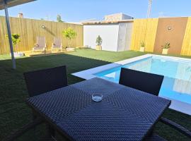 Chalet Serrano, hotel i Novo Sancti Petri