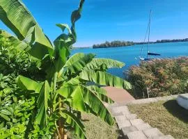 Vízparti horgász és nyaraló ház