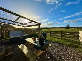 Forest View Cottage - Private Hot Tub