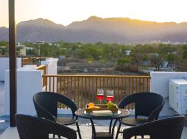 Alaya Stays Parvam Retreat 2-BHK Villa With Private Pool, Garden, Terrace & Aravali Hill Views, хотел в Thūr