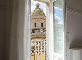 Cathedral View Apartment Noto, Historic Center, Steps from Duomo