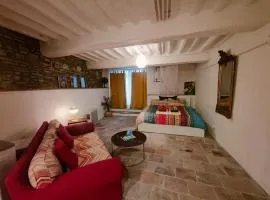 Authentic Tuscan Studio in Lucca with Private Patio