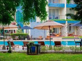 Miridiya Lake Resort