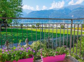 Villa Lago Foreground Lakefront Beach Bike&Boat& Scooter Lake Como, ξενοδοχείο σε Colico