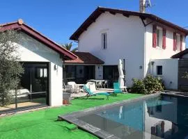 Villa des Loriots - Heated pool & walk to beaches - Anglet near Biarritz - Family friendly