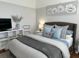 Daisy Cottage on Duke 1BR, hotel v destinaci Yarram