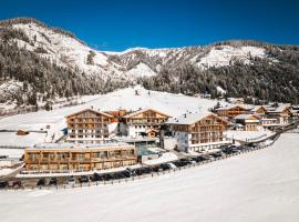 Almfamilyhotel Scherer, hotel din Obertilliach