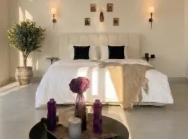 Large stylish studio in Medina Save 20new