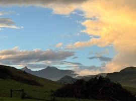 Scafell homestead, Cobham, Himeville – hotel w mieście Ixopo